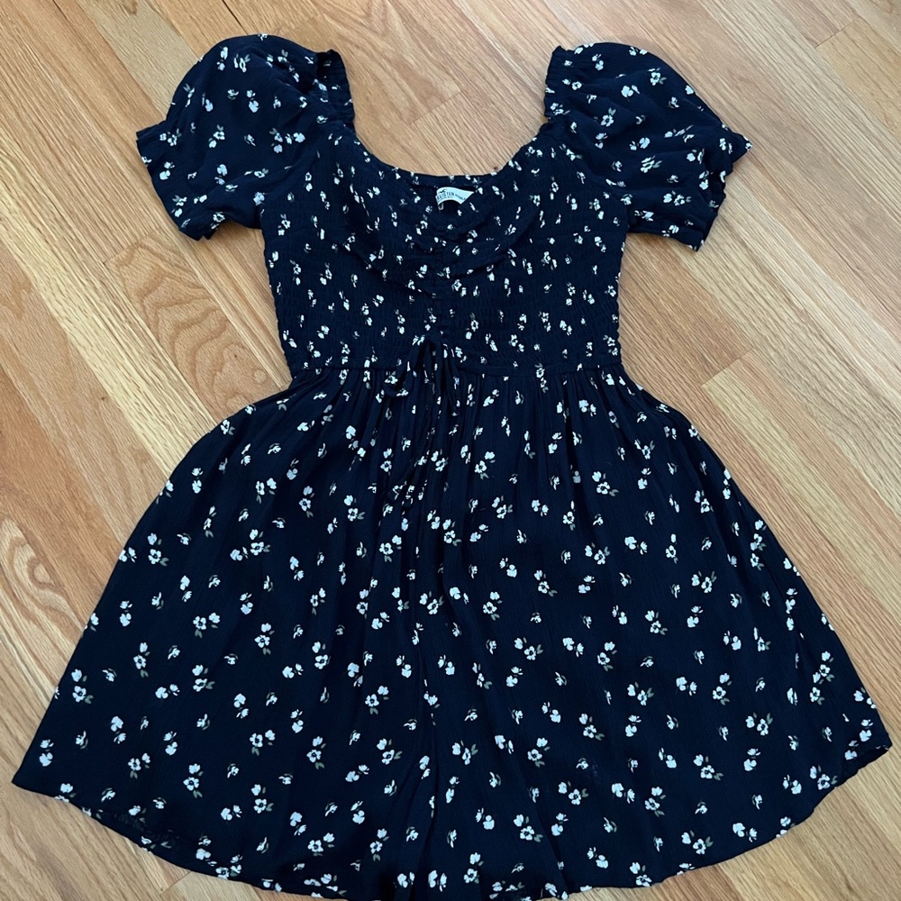 Hollister Navy Floral Smocked Crinkle Short Romper Size XS